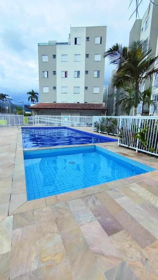 شقة Apartamento Com Piscina Churrasqueira Em أوباتوبا المظهر الخارجي الصورة